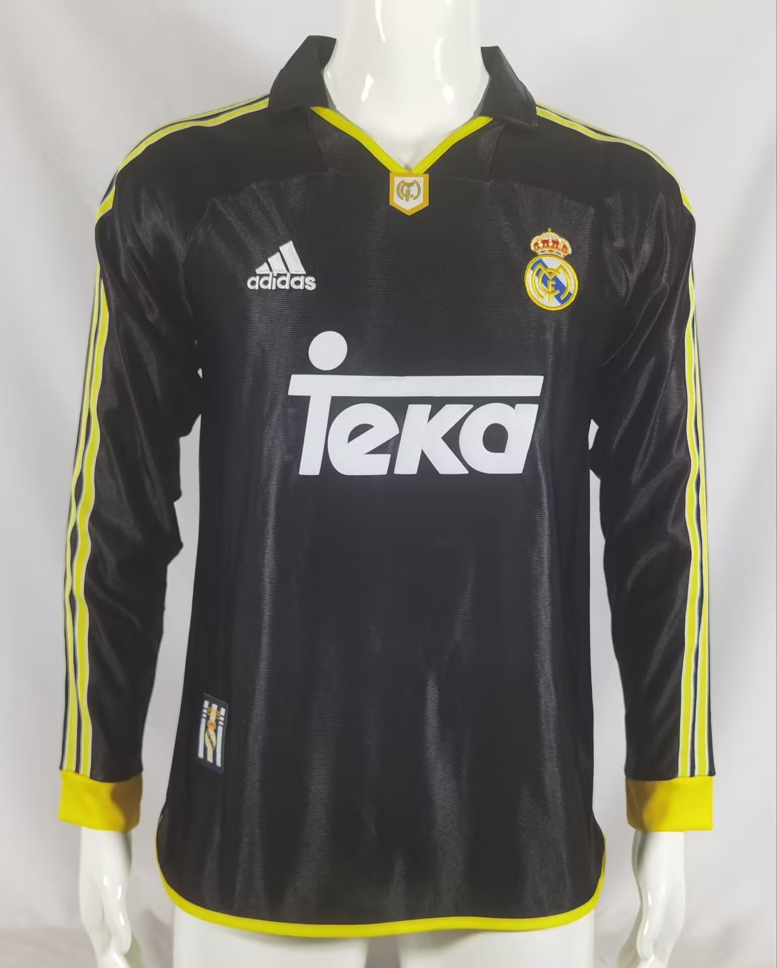Real Madrid 1999/01 Away Retro Long Sleeve Men Jersey – Black